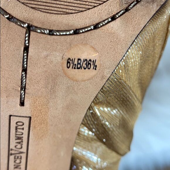 Vince Camuto Gold Pleated Platform Heels Size 6.5 - Picture 5 of 6